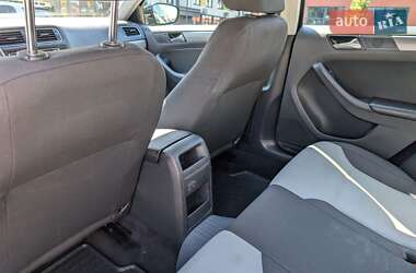 Седан Volkswagen Jetta 2017 в 