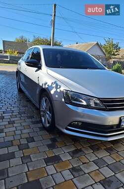 Седан Volkswagen Jetta 2015 в 