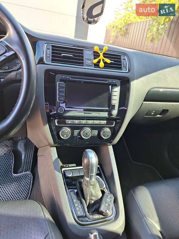 Седан Volkswagen Jetta 2015 в Ізмаїлі