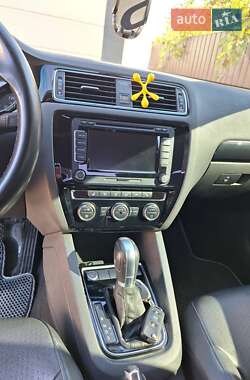 Седан Volkswagen Jetta 2015 в 