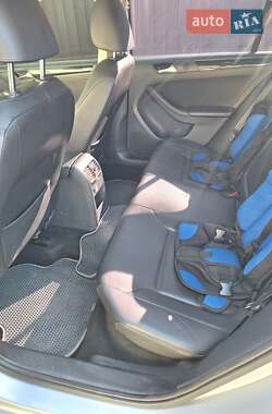 Седан Volkswagen Jetta 2015 в 