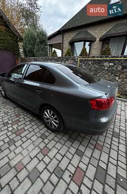 Седан Volkswagen Jetta 2014 в 