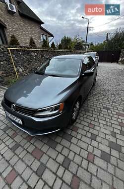 Седан Volkswagen Jetta 2014 в 