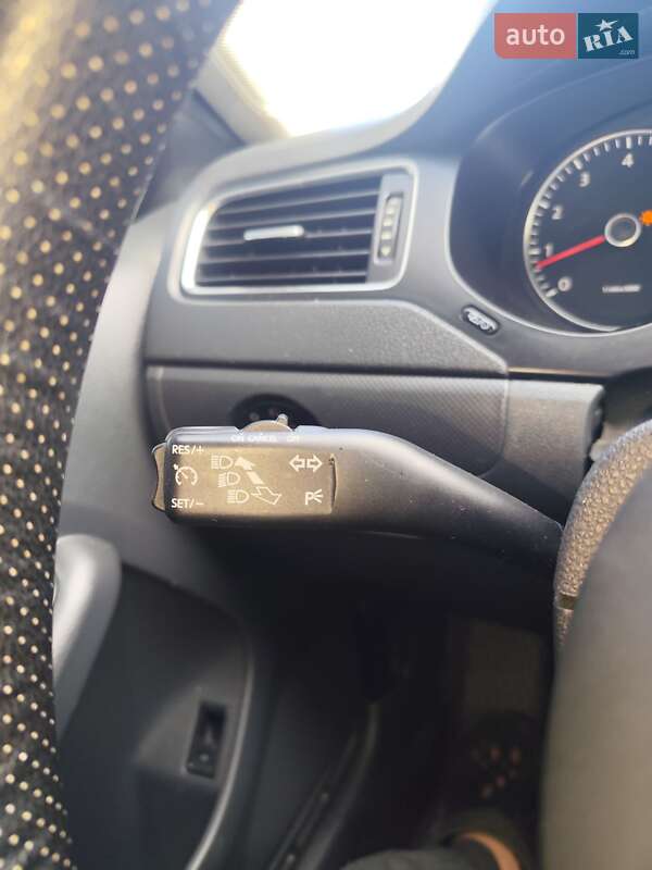 Седан Volkswagen Jetta 2013 в Днепре
