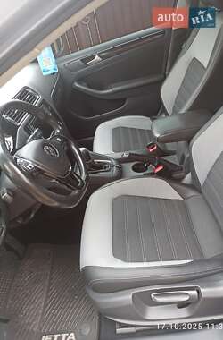 Седан Volkswagen Jetta 2016 в 