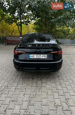 Седан Volkswagen Jetta 2018 в 