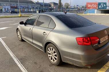 Седан Volkswagen Jetta 2012 в 