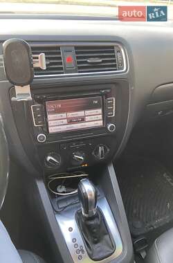 Седан Volkswagen Jetta 2012 в 
