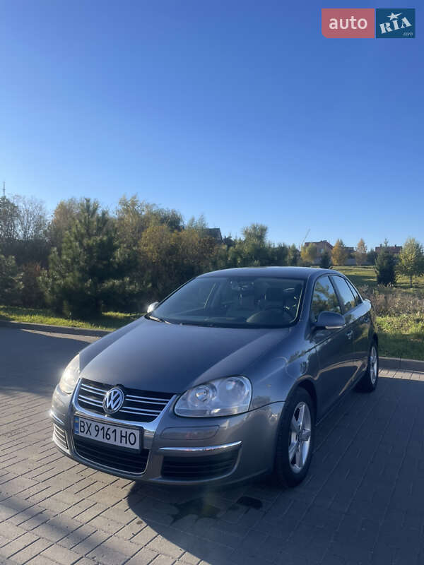 Седан Volkswagen Jetta 2005 в  фото Седан Volkswagen Jetta 2005 в