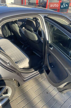 Седан Volkswagen Jetta 2005 в  фото 13 Седан Volkswagen Jetta 2005 в