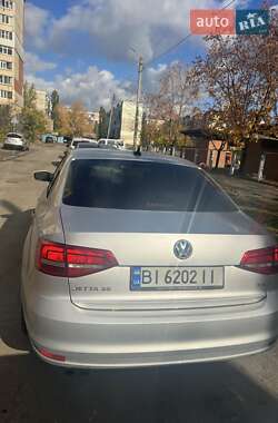Седан Volkswagen Jetta 2015 в  фото 4 Седан Volkswagen Jetta 2015 в