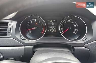 Седан Volkswagen Jetta 2015 в  фото 5 Седан Volkswagen Jetta 2015 в