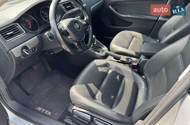 Седан Volkswagen Jetta 2015 в  фото 10 Седан Volkswagen Jetta 2015 в