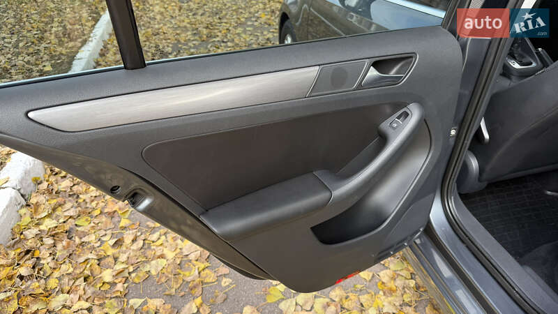 Седан Volkswagen Jetta 2013 в Киеве фото 31 Седан Volkswagen Jetta 2013 в Киеве
