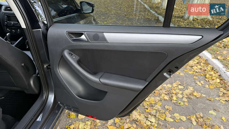 Седан Volkswagen Jetta 2013 в Киеве фото 35 Седан Volkswagen Jetta 2013 в Киеве