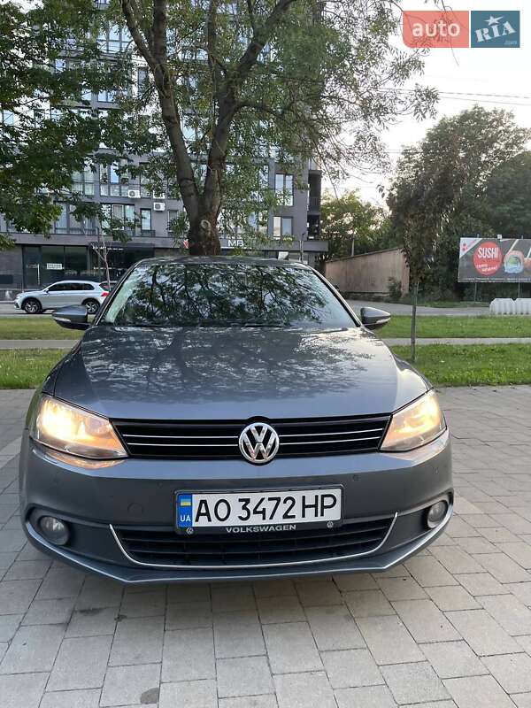 Седан Volkswagen Jetta 2012 в Ужгороде