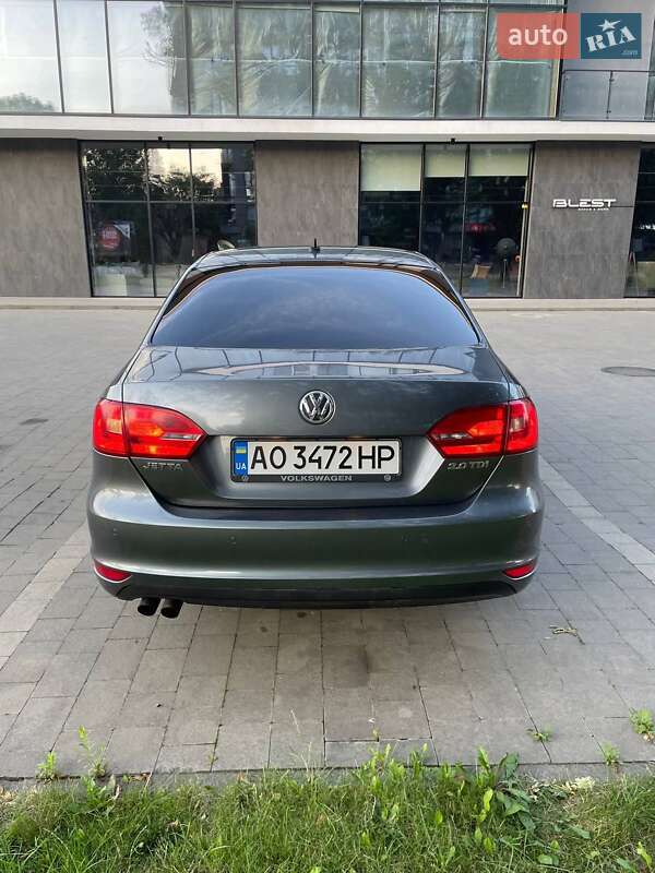 Седан Volkswagen Jetta 2012 в Ужгороде
