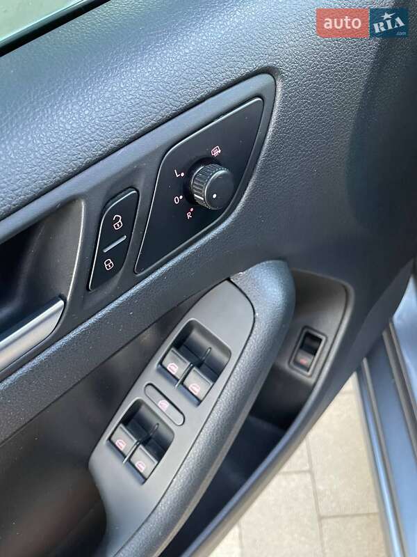 Седан Volkswagen Jetta 2012 в Ужгороде