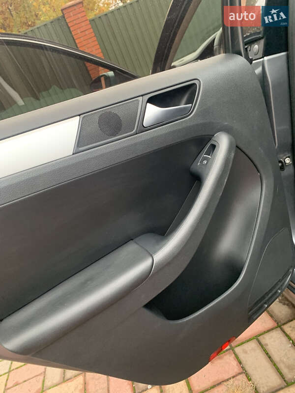 Седан Volkswagen Jetta 2012 в Иванковичах