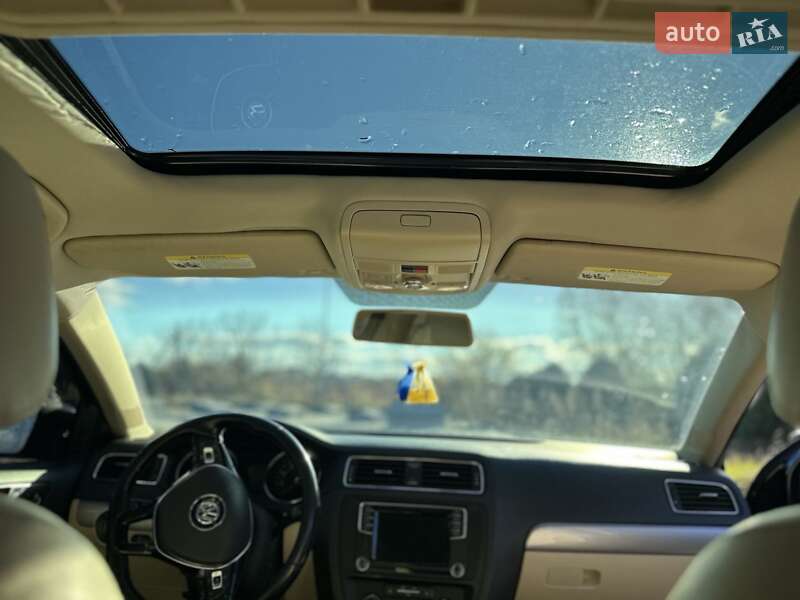 Седан Volkswagen Jetta 2016 в Жовкве