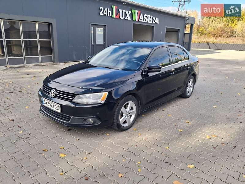 Седан Volkswagen Jetta 2013 в Львові