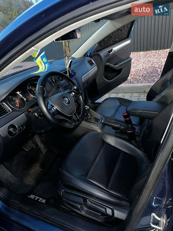 Седан Volkswagen Jetta 2016 в Хмельницком