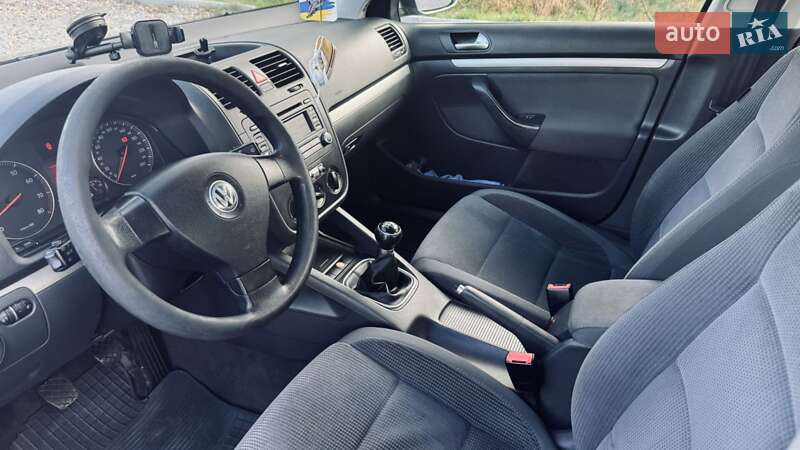 Седан Volkswagen Jetta 2005 в Львове