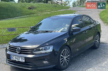 Седан Volkswagen Jetta 2015 в Ужгороде