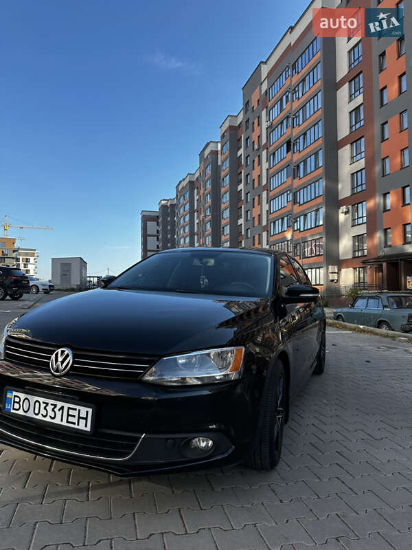 Седан Volkswagen Jetta 2013 в Тернополе