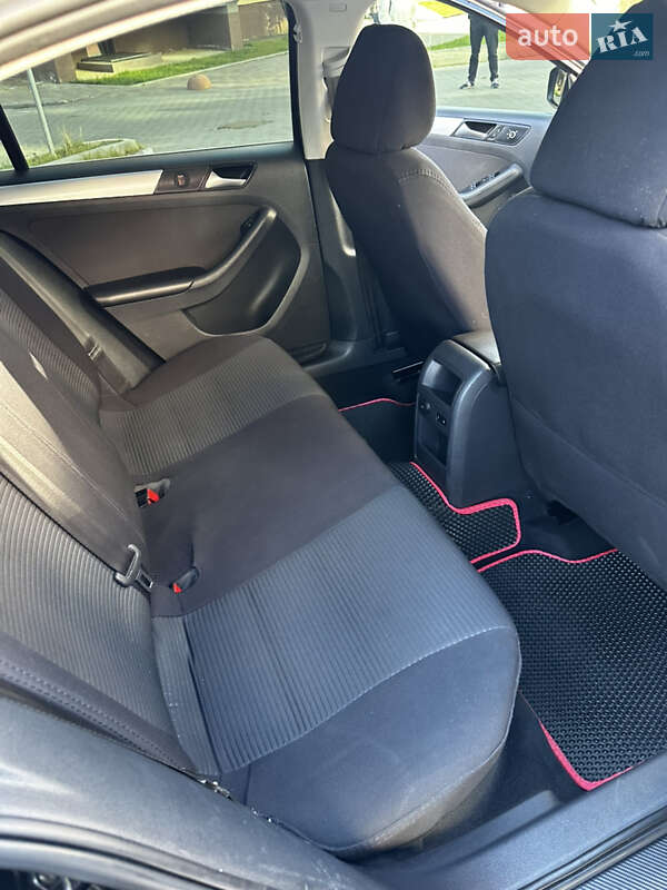 Седан Volkswagen Jetta 2013 в Тернополе
