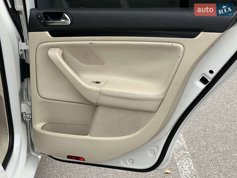 Универсал Volkswagen Jetta 2012 в Киеве