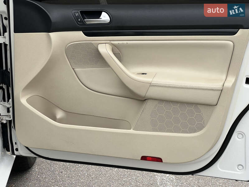 Универсал Volkswagen Jetta 2012 в Киеве