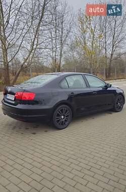 Седан Volkswagen Jetta 2011 в 