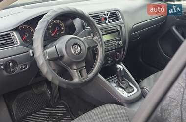 Седан Volkswagen Jetta 2011 в 