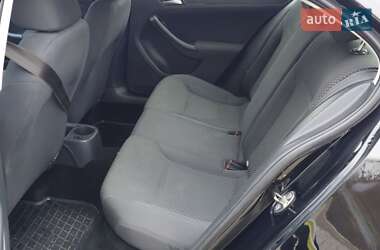 Седан Volkswagen Jetta 2011 в 