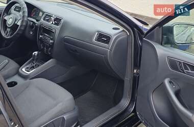 Седан Volkswagen Jetta 2011 в 