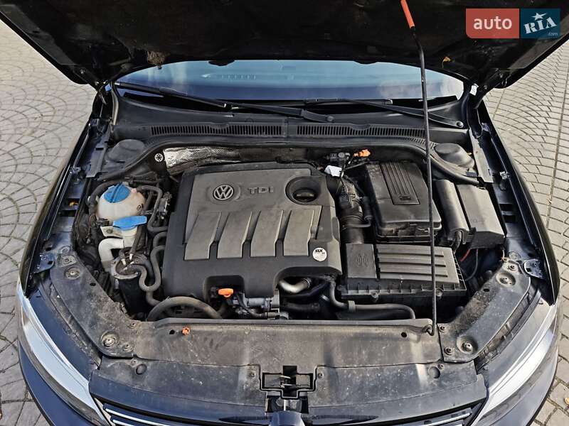 Седан Volkswagen Jetta 2011 в Луцке