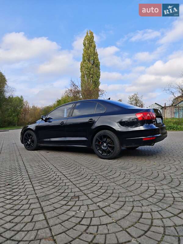 Седан Volkswagen Jetta 2011 в Луцке