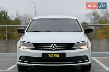 Седан Volkswagen Jetta 2015 в  фото 5 Седан Volkswagen Jetta 2015 в
