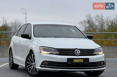 Седан Volkswagen Jetta 2015 в  фото 7 Седан Volkswagen Jetta 2015 в