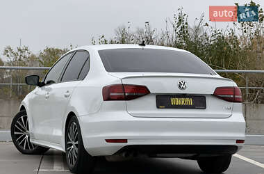 Седан Volkswagen Jetta 2015 в  фото 15 Седан Volkswagen Jetta 2015 в