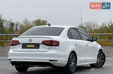 Седан Volkswagen Jetta 2015 в  фото 20 Седан Volkswagen Jetta 2015 в