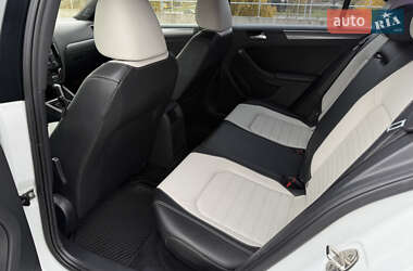Седан Volkswagen Jetta 2015 в  фото 34 Седан Volkswagen Jetta 2015 в