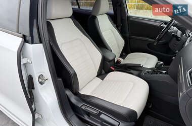 Седан Volkswagen Jetta 2015 в  фото 37 Седан Volkswagen Jetta 2015 в