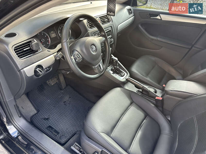 Седан Volkswagen Jetta 2012 в Дніпрі