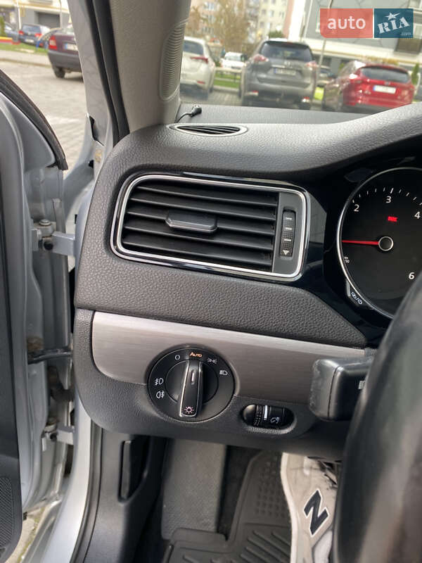 Седан Volkswagen Jetta 2015 в Ивано-Франковске фото 12 Седан Volkswagen Jetta 2015 в Ивано-Франковске