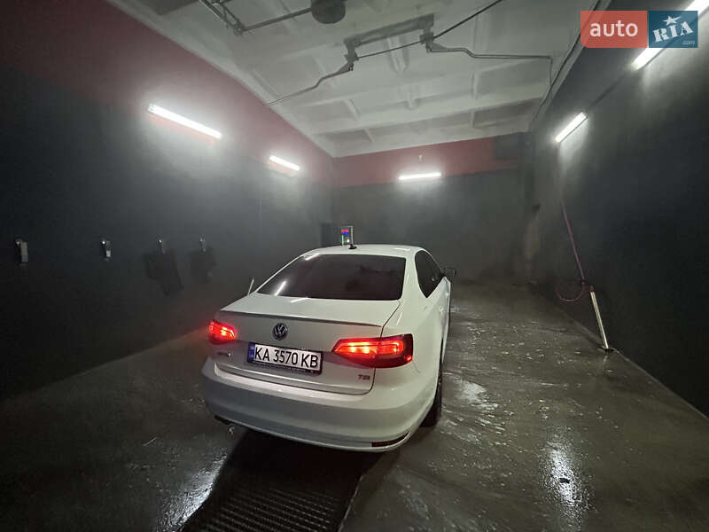 Седан Volkswagen Jetta 2015 в Сумах