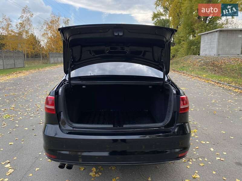 Седан Volkswagen Jetta 2016 в Днепре