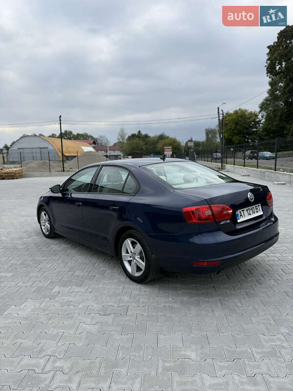 Седан Volkswagen Jetta 2011 в Калуше