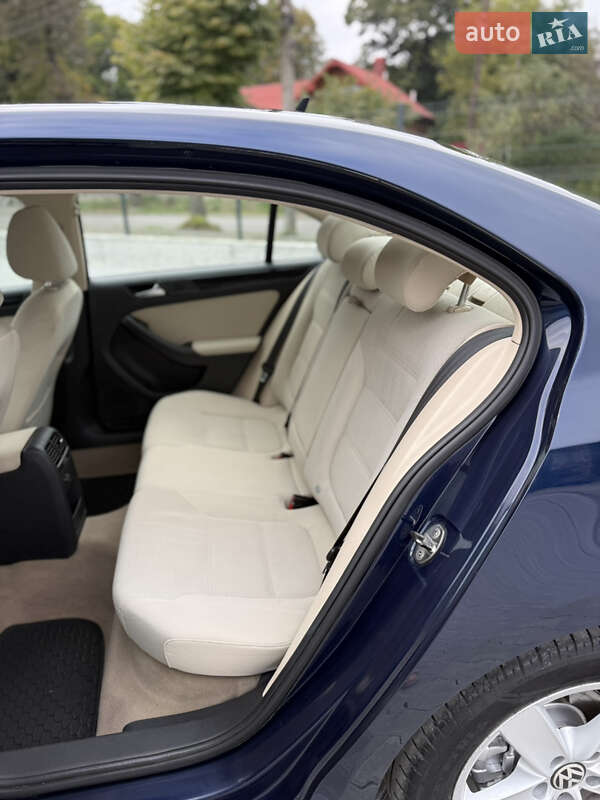 Седан Volkswagen Jetta 2011 в Калуше